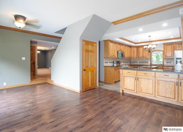 1540 Hartline Lane, Omaha, NE 68112