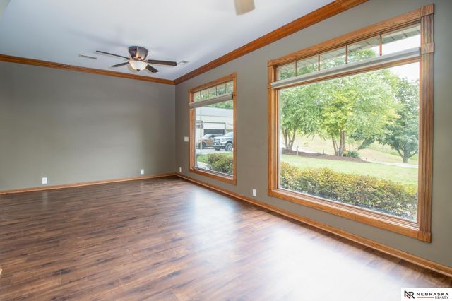1540 Hartline Lane, Omaha, NE 68112