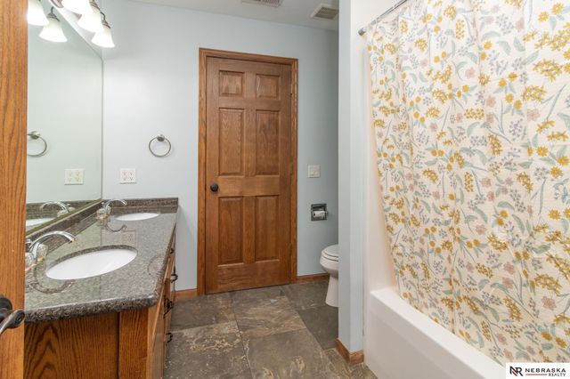 1540 Hartline Lane, Omaha, NE 68112