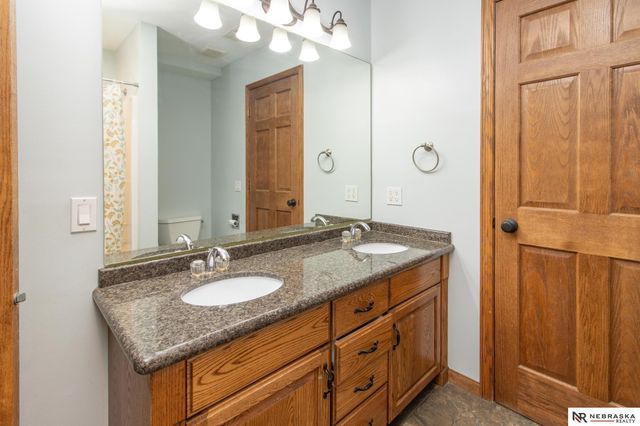 1540 Hartline Lane, Omaha, NE 68112