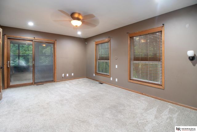 1540 Hartline Lane, Omaha, NE 68112