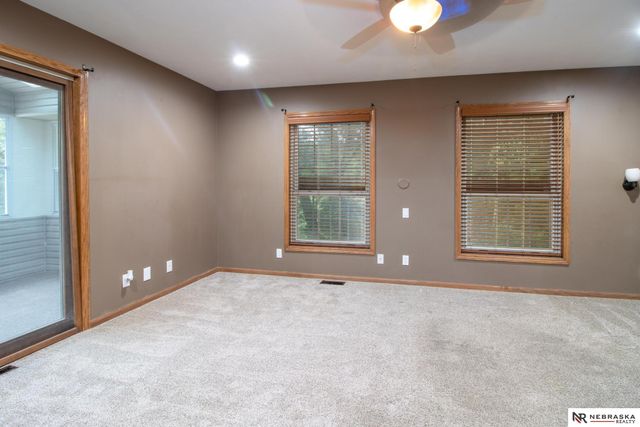 1540 Hartline Lane, Omaha, NE 68112