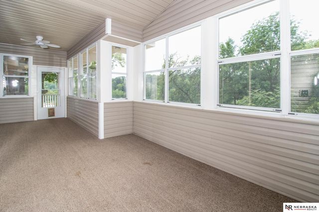 1540 Hartline Lane, Omaha, NE 68112