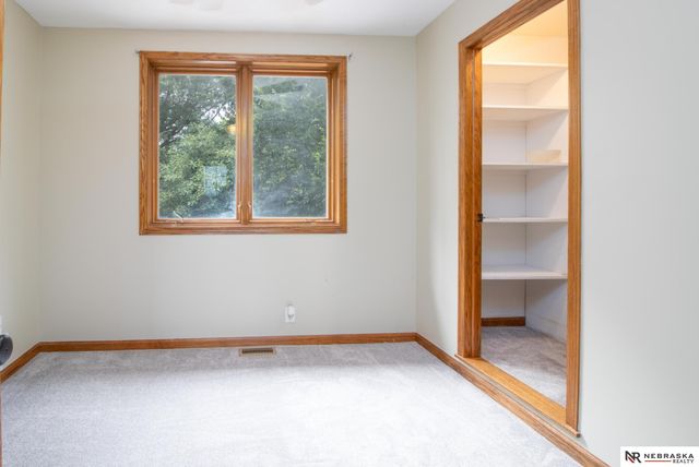 1540 Hartline Lane, Omaha, NE 68112