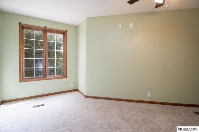 1540 Hartline Lane, Omaha, NE 68112