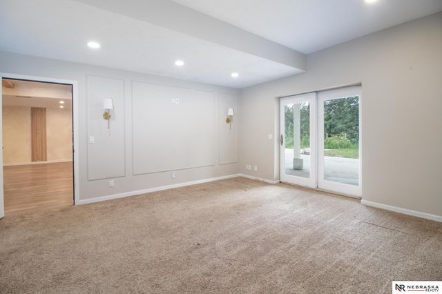 1540 Hartline Lane, Omaha, NE 68112