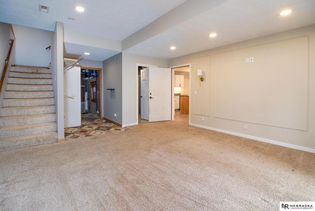1540 Hartline Lane, Omaha, NE 68112