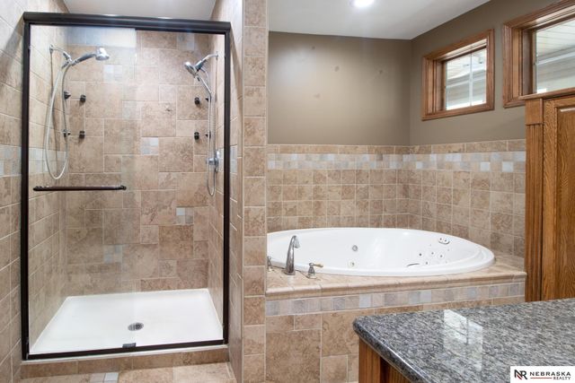 1540 Hartline Lane, Omaha, NE 68112