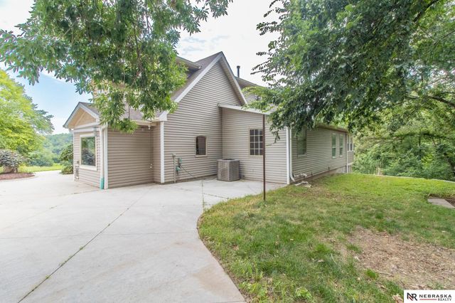1540 Hartline Lane, Omaha, NE 68112
