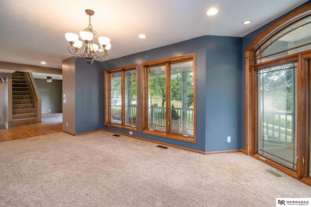 1540 Hartline Lane, Omaha, NE 68112