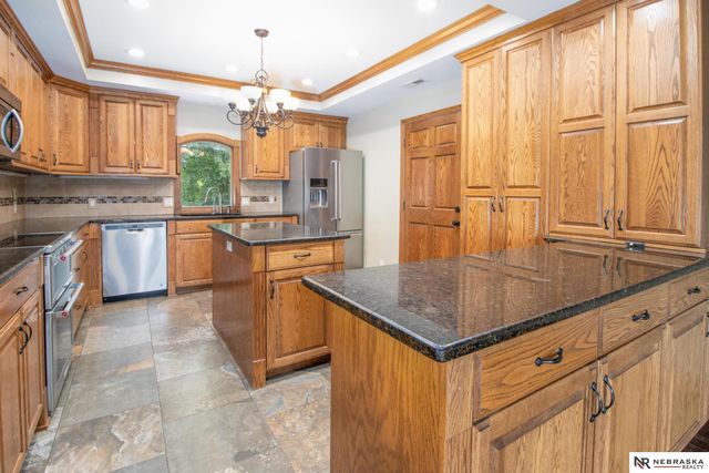 1540 Hartline Lane, Omaha, NE 68112