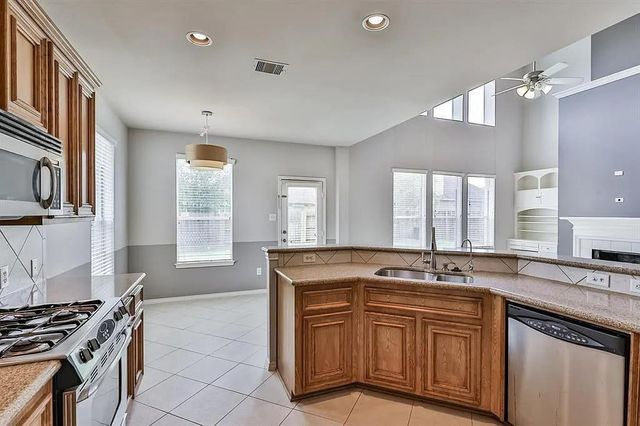 13002 Misty Bay Ln, Pearland, TX 77584