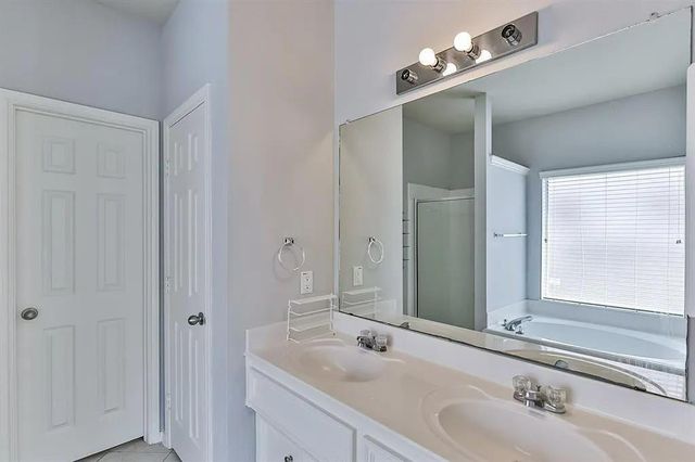 13002 Misty Bay Ln, Pearland, TX 77584