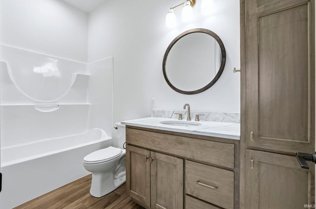 1927 Burnt Lake Drive, Fort Wayne, IN 46814