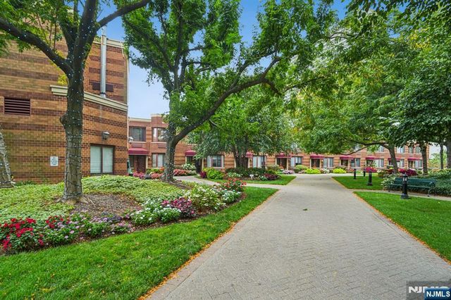 100 Old Palisade Road PL16, Fort Lee, NJ 07024