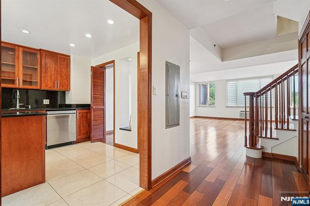 100 Old Palisade Road PL16, Fort Lee, NJ 07024