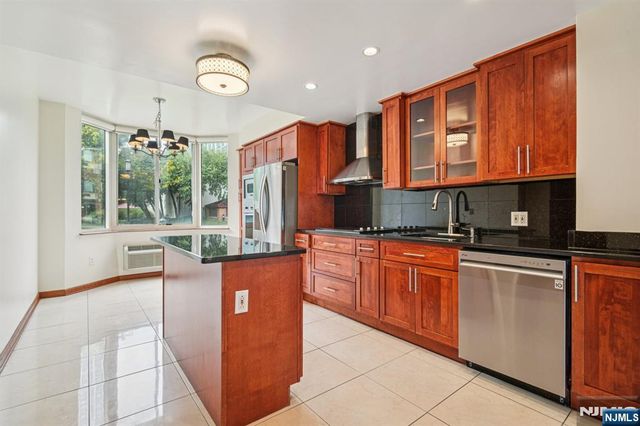 100 Old Palisade Road PL16, Fort Lee, NJ 07024