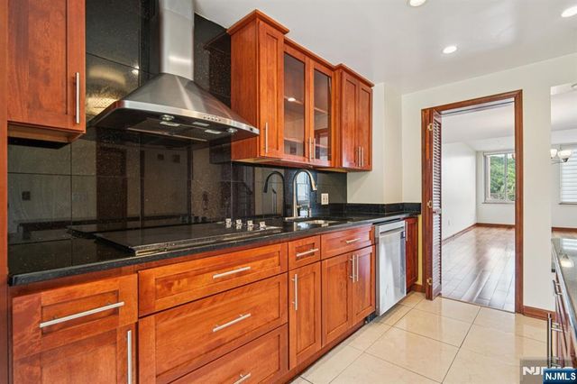 100 Old Palisade Road PL16, Fort Lee, NJ 07024