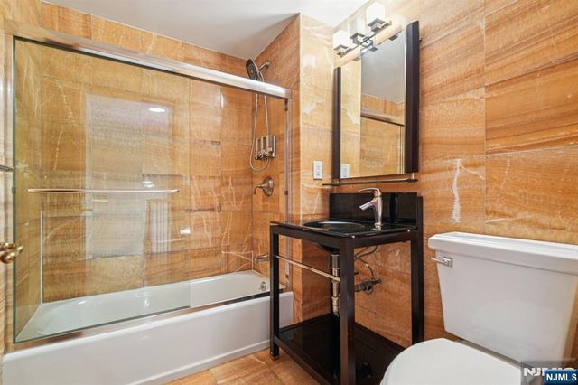 100 Old Palisade Road PL16, Fort Lee, NJ 07024