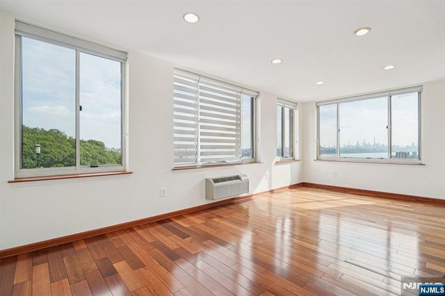 100 Old Palisade Road PL16, Fort Lee, NJ 07024