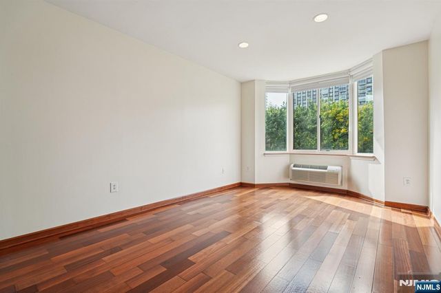 100 Old Palisade Road PL16, Fort Lee, NJ 07024