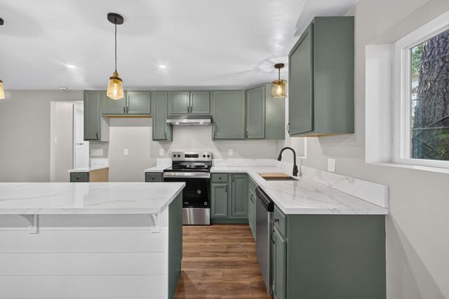 17891 Lake Arthur Rd, Applegate, CA 95703