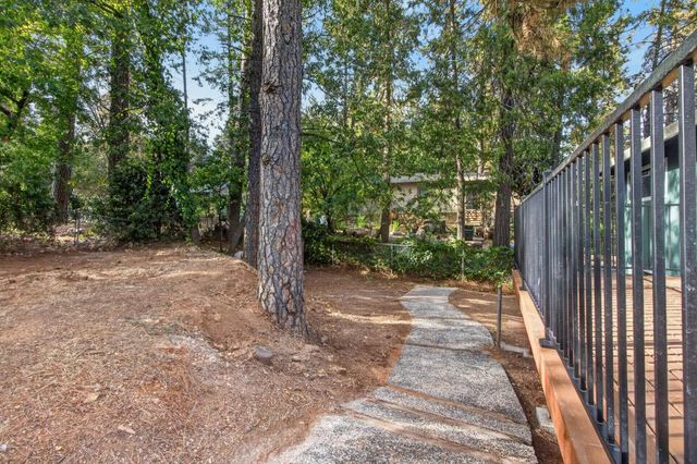 17891 Lake Arthur Rd, Applegate, CA 95703