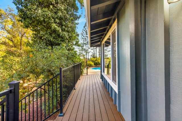 17891 Lake Arthur Rd, Applegate, CA 95703