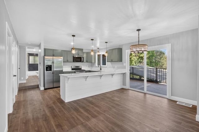 17891 Lake Arthur Rd, Applegate, CA 95703