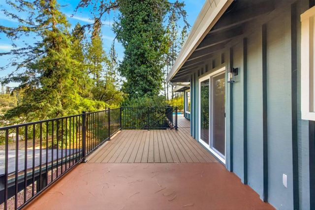 17891 Lake Arthur Rd, Applegate, CA 95703