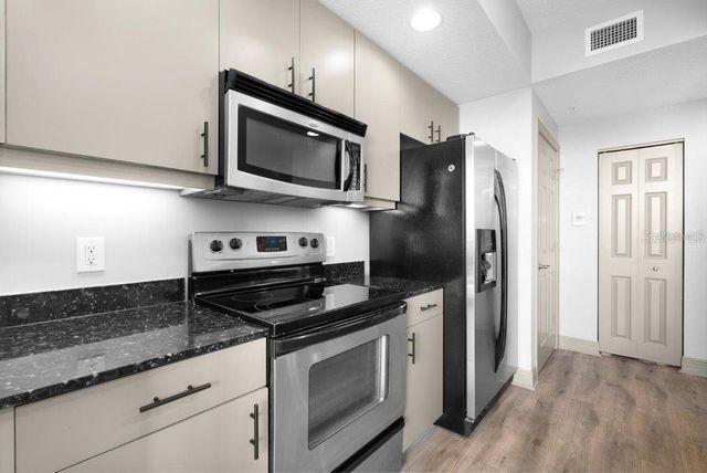 800 N TAMIAMI TRAIL 405, Sarasota, FL 34236