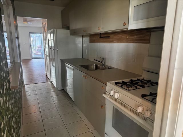 5660 80TH STREET N C101, St Petersburg, FL 33709