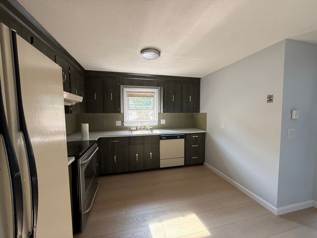 100 Central St 4, Waltham, MA 02453