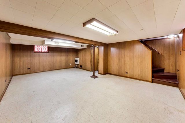 8221 S Troy Street, Chicago, IL 60652