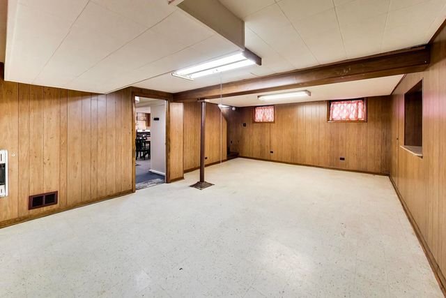 8221 S Troy Street, Chicago, IL 60652
