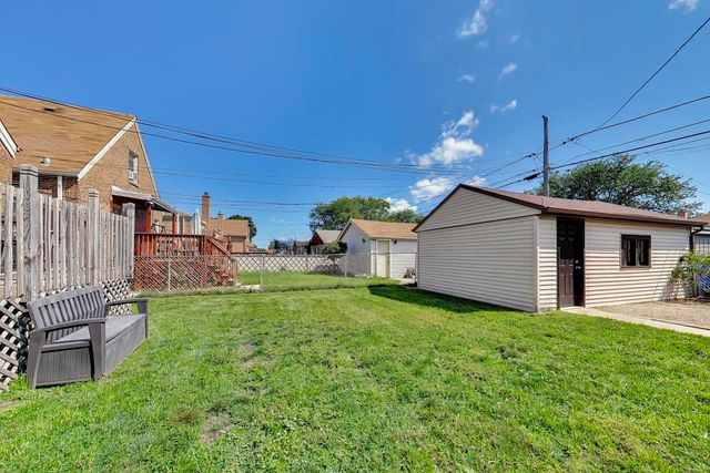 8221 S Troy Street, Chicago, IL 60652