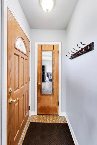 8221 S Troy Street, Chicago, IL 60652