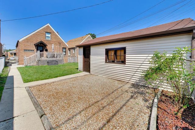 8221 S Troy Street, Chicago, IL 60652