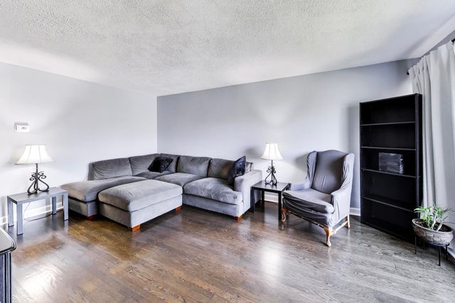 8221 S Troy Street, Chicago, IL 60652