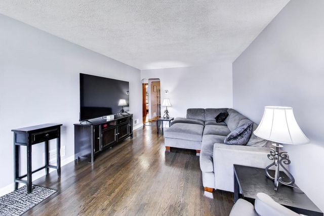 8221 S Troy Street, Chicago, IL 60652