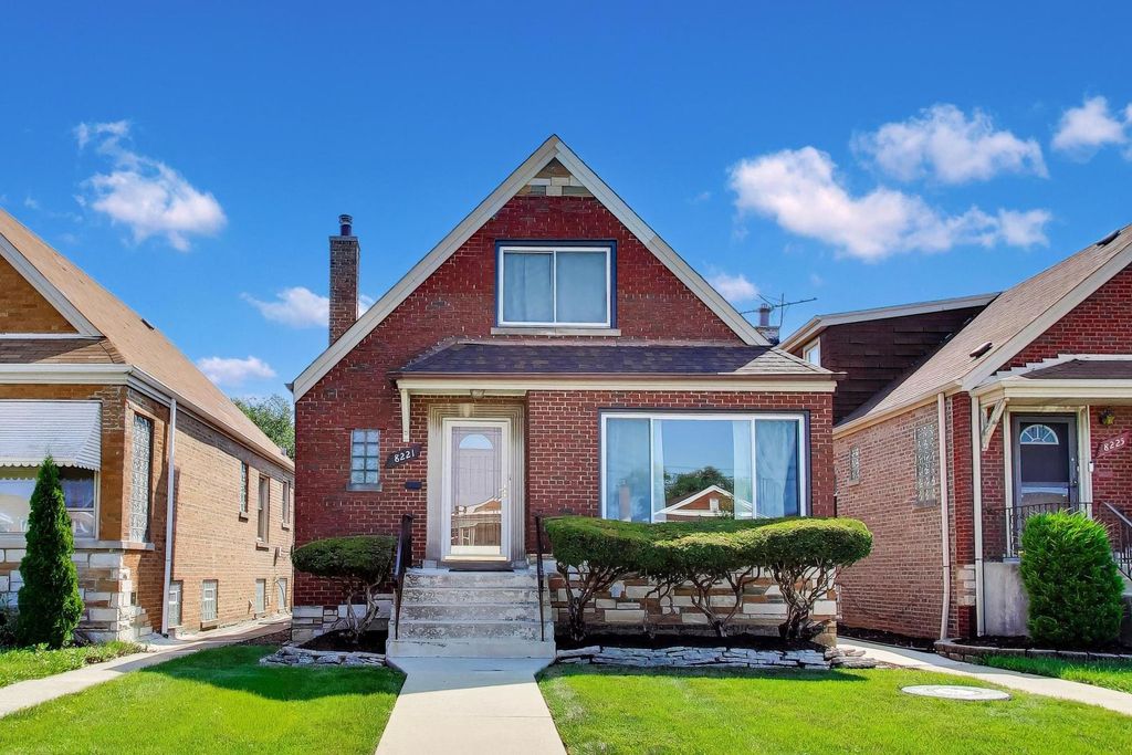 8221 S Troy Street, Chicago, IL 60652