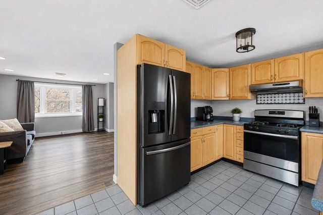 51 Hideaway Ln, Wareham, MA 02538