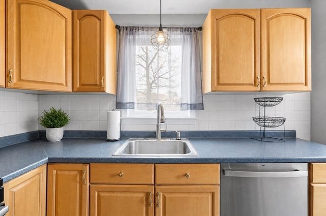 51 Hideaway Ln, Wareham, MA 02538