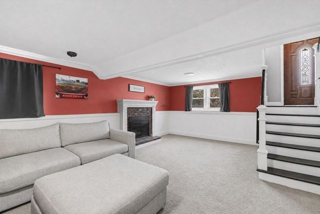 51 Hideaway Ln, Wareham, MA 02538
