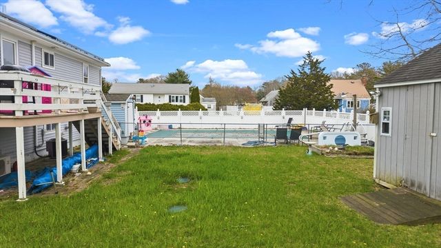 51 Hideaway Ln, Wareham, MA 02538