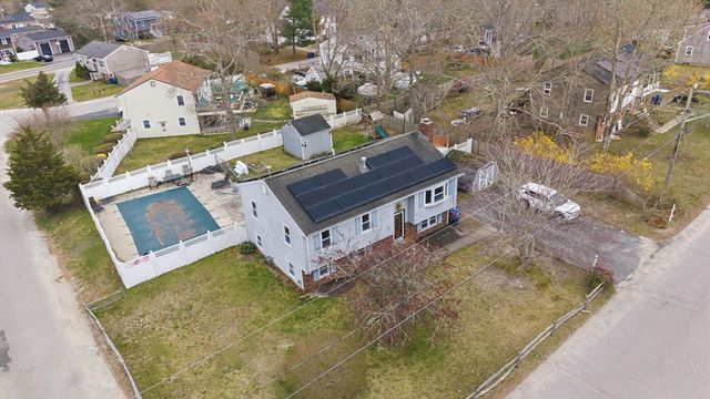 51 Hideaway Ln, Wareham, MA 02538
