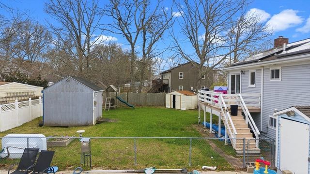 51 Hideaway Ln, Wareham, MA 02538