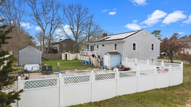 51 Hideaway Ln, Wareham, MA 02538