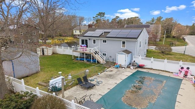 51 Hideaway Ln, Wareham, MA 02538