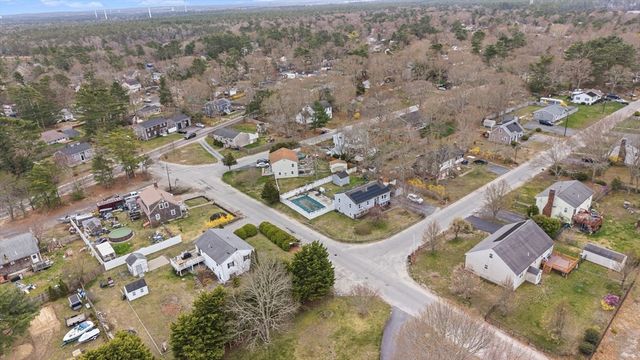 51 Hideaway Ln, Wareham, MA 02538